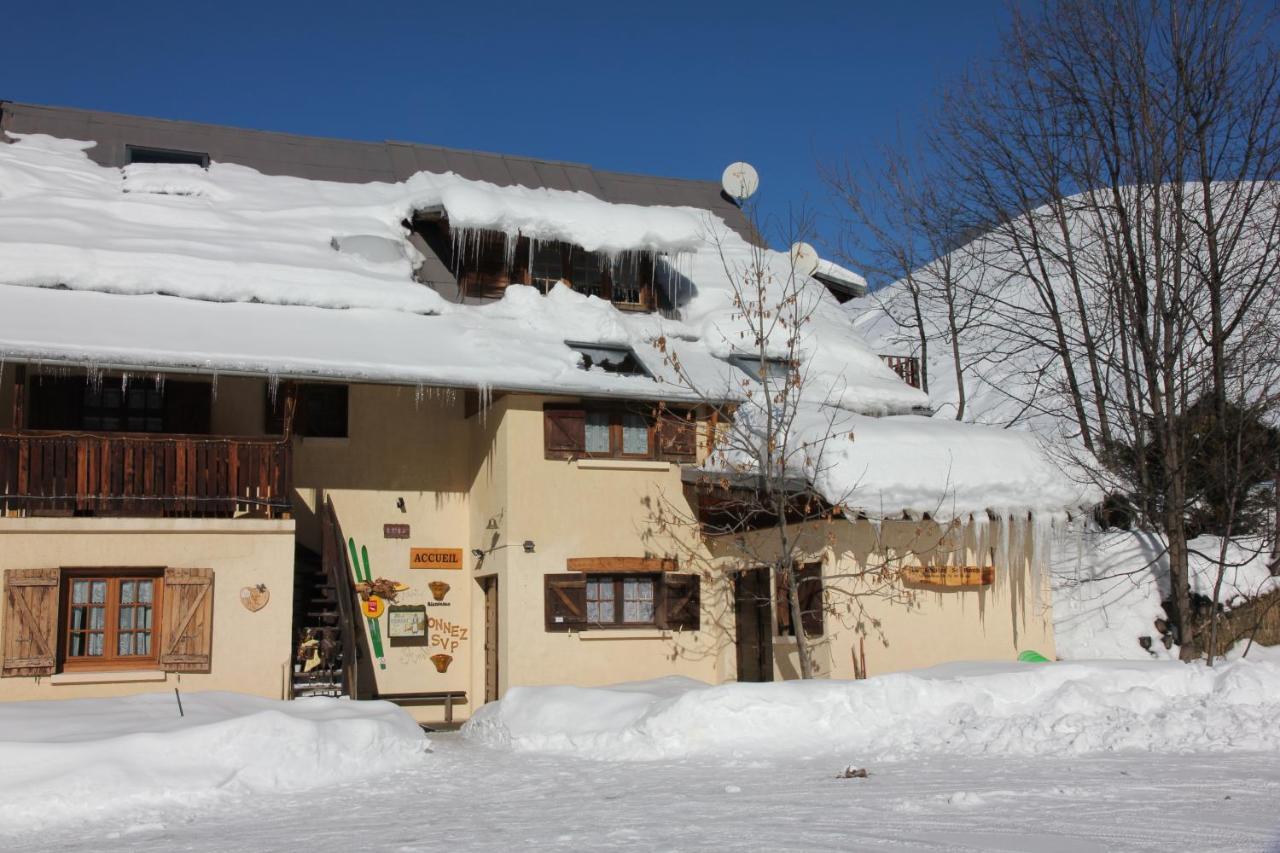Guest House Chalet Saint Roch Albiez-Montrond Extérieur photo